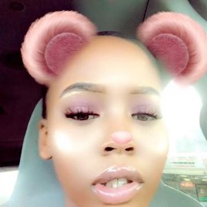 Meet your Posher, Maya